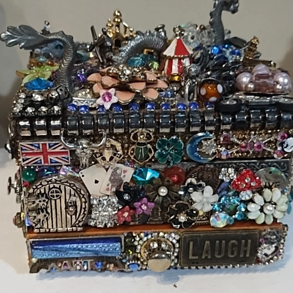 Magic Box - Picture 2 of 4